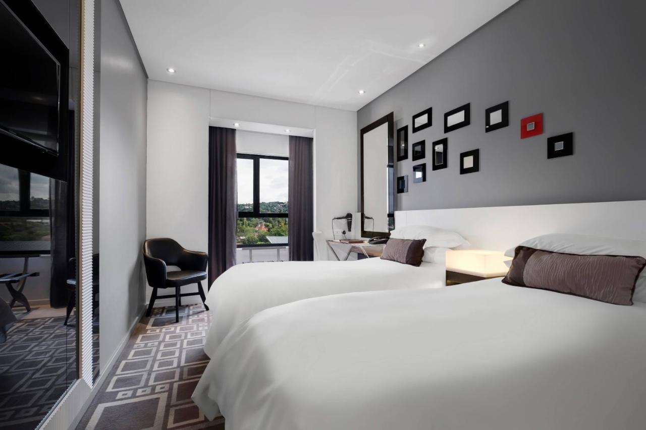 Protea Hotel Fire & Ice! By Marriott Pretoria Menlyn Exterior foto