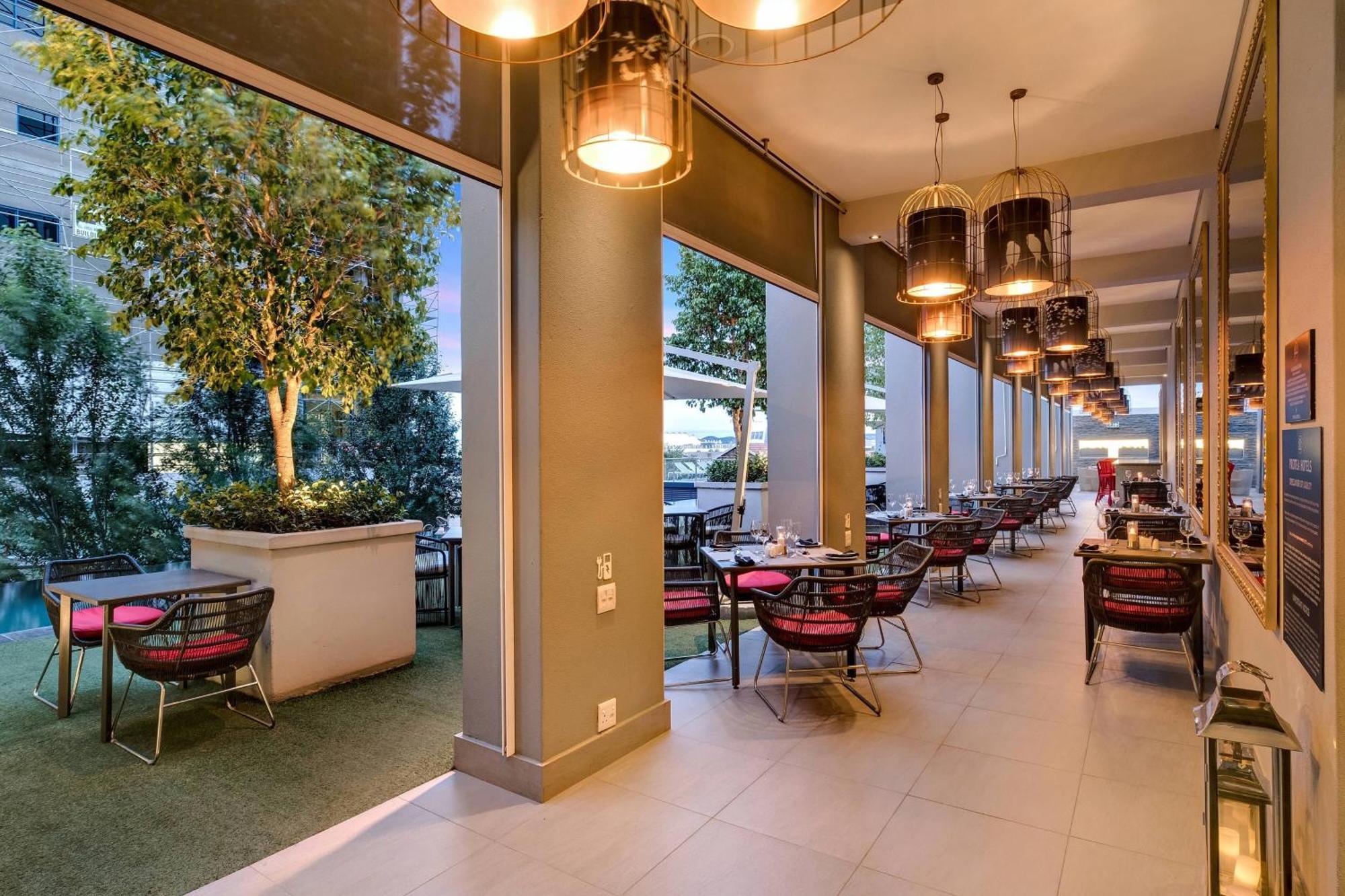 Protea Hotel Fire & Ice! By Marriott Pretoria Menlyn Exterior foto